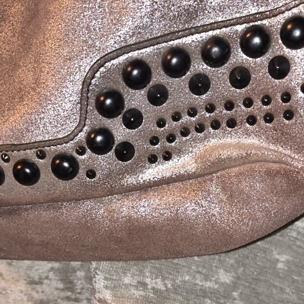 Dang Near New Joelle Hawkens Metallic Leather Tote! - Picture 7 of 10